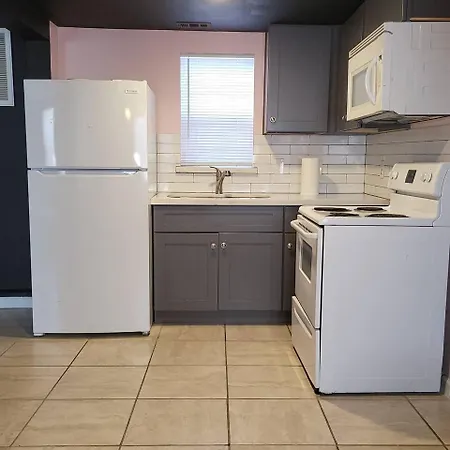 The Gawdy Den With Fast Wifi 2 Minutes From Downtown Houston!-2