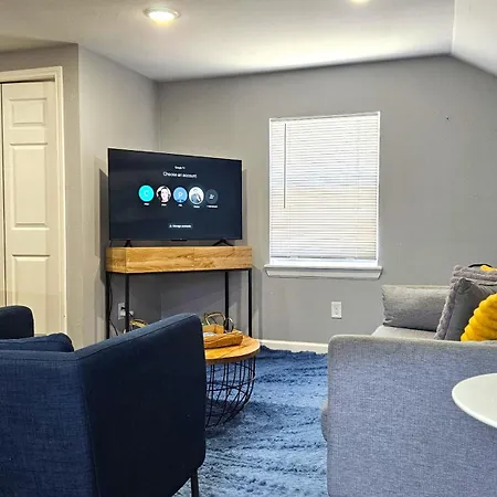 Super Cozy 2 Bedroom With Fast Wifi And Queen Bed Close To Downtown Houston!!-3