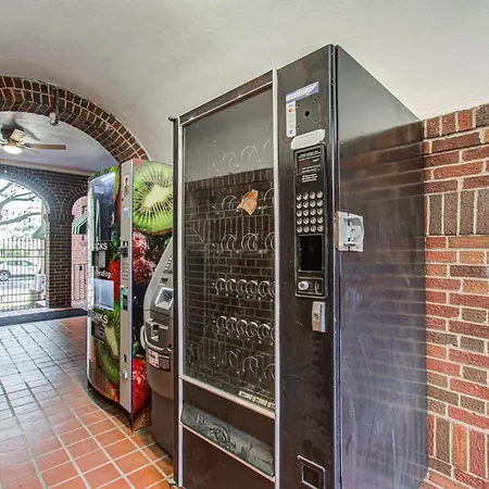 Cute Downtown Stay Near Toyota Center & Midtown-3