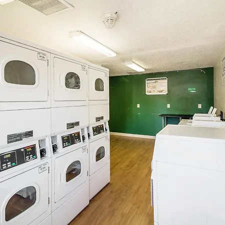 Hometowne Studios By Red Roof Houston - West Oaks - Energy Corridor-3