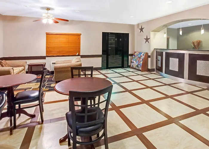 Super 8 By Wyndham Houston/I-10/Federal Road Hotel