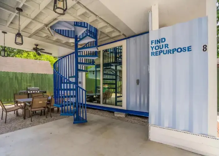 East Downtown Mico-Luxe Container Living Pod #8 Apartment Houston