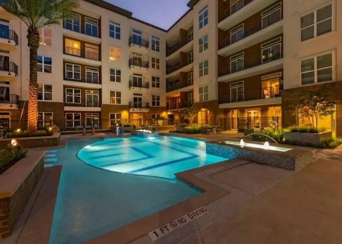 Luxury Apartment With King Bed And Pool And Free Parking 4 Houston