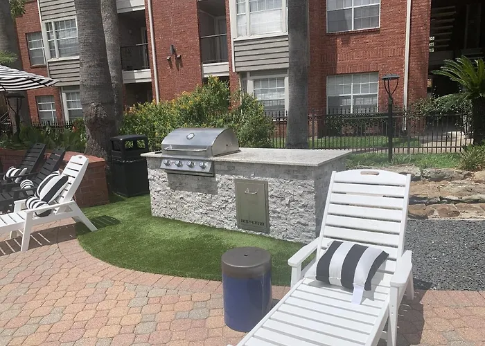 Spacious 2Br&2Ba Med Center Apt, Free Parking&Shuttle Houston