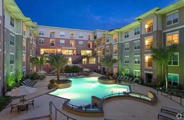 Stylish Open Concept Apt With King Bed, Walking Distance From Nrg Texans Stadium, 1 Mile To Med Center, Free Parking Houston