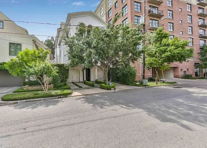 Artist'S Library With A Private Swimming Pool Apartment Houston