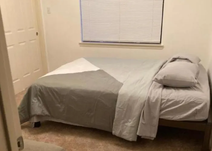 Private Room Near Downtown, Great Value Houston
