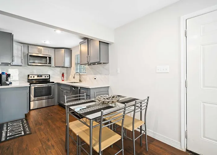 Stunning & Vibrant Apt 7 Min From Tx Med Center Houston