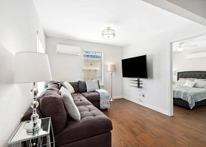 Stunning & Vibrant Apt 7 Min From Tx Med Center Houston