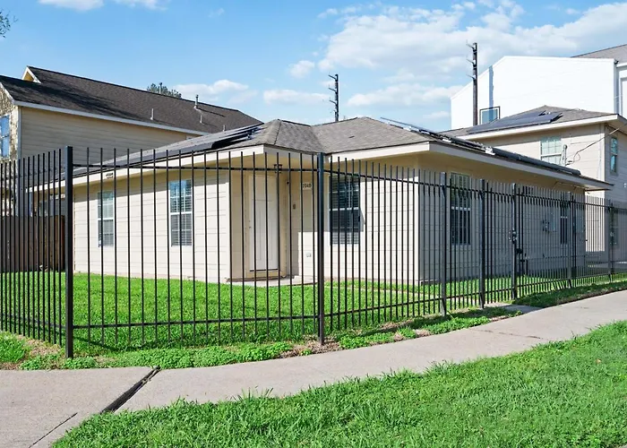 Pristine & Exquisitely Designed Apt 7 Min From Tx Med Center Houston