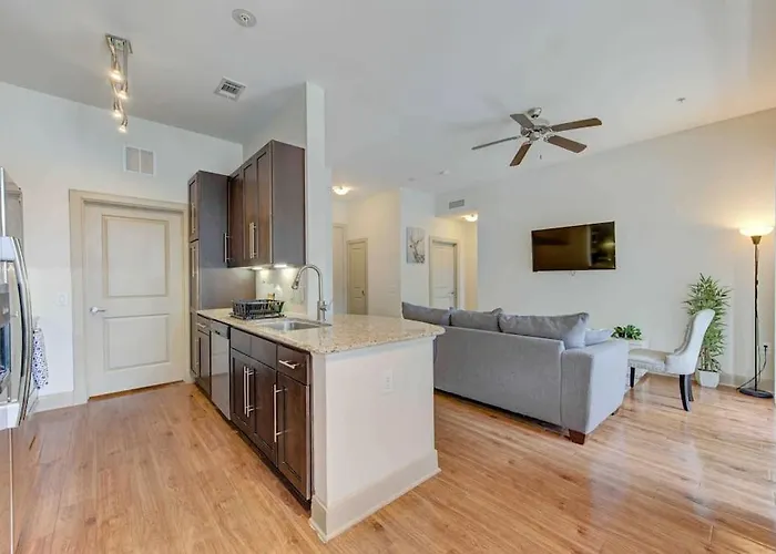 Cozy Apt Nrg Pool,Wi-Fi, Free Parking, Petsok! Houston