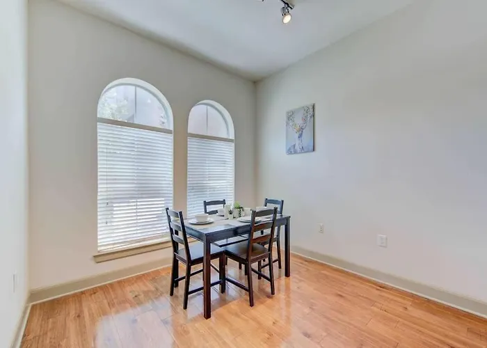 Cozy Apt Nrg Pool,Wi-Fi, Free Parking, Petsok! Houston