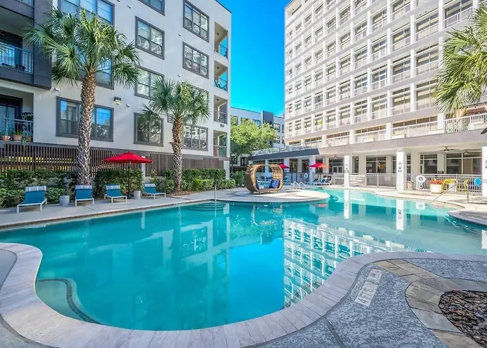 Ultimate Retreat Near Galleria-Pool Houston