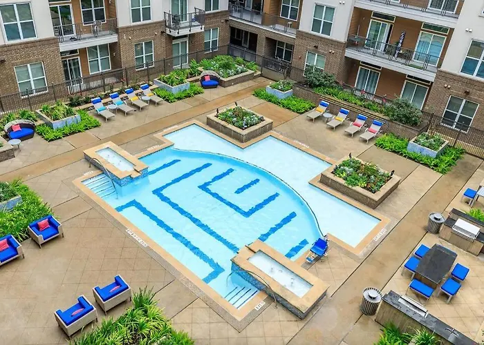 Downtown Houston Gem: Parking Pool Wifi Sleeps 4 Apartment