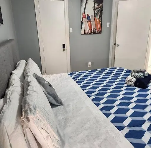 Blue Shark *E2* @ Midtown 1Br King Suite Houston