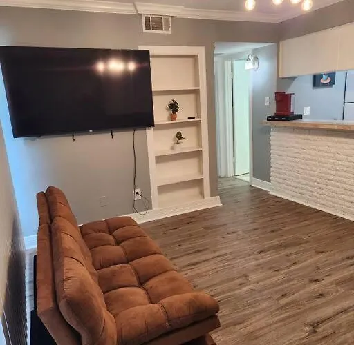 Blue Shark *E2* @ Midtown 1Br King Suite Houston