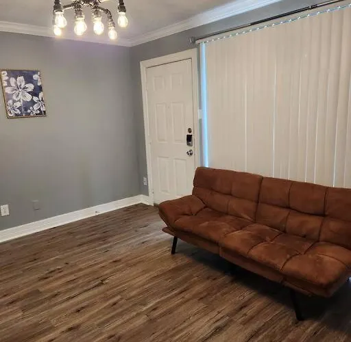Blue Shark *E2* @ Midtown 1Br King Suite Houston
