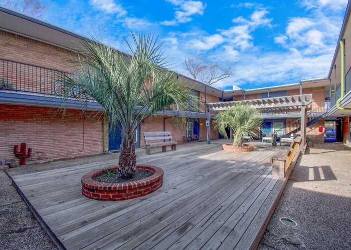 Unique Heights 1Br Apt Sleeps 4 Houston