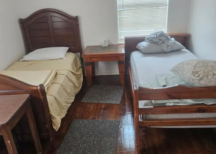 Reststop Hostel Houston