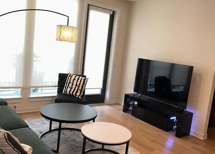 Luxe Mid-Downtown Apartment Houston