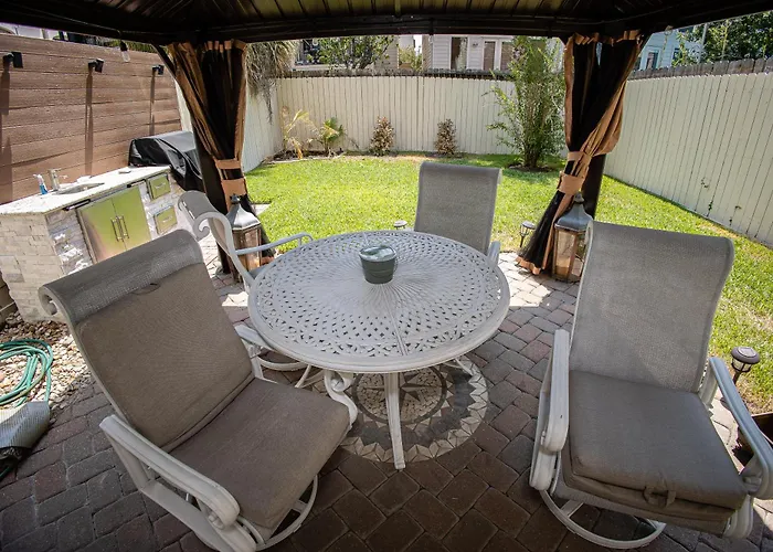 Beautiful First Floor Suite With Backyard, Near Downtown And Stadiums Houston