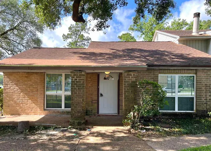 Spacious N Cozy 3 Bedroom // 15 Min From Downtown Houston