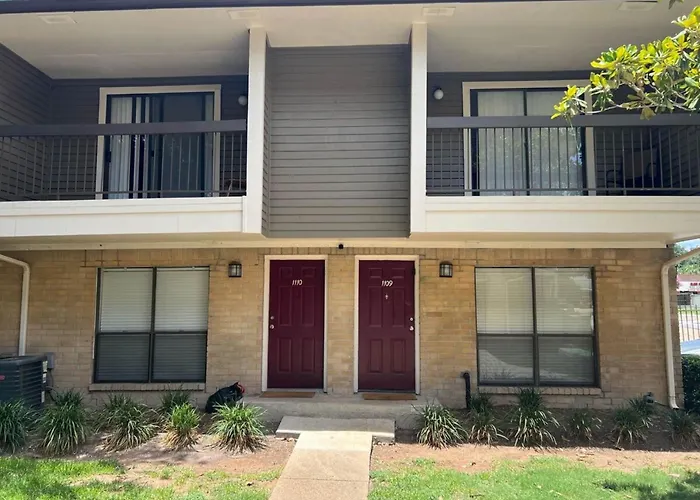 Beautiful 1-Bedroom Townhome With Nice Amenities Houston