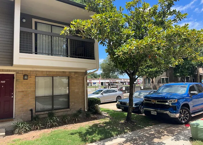 Beautiful 1-Bedroom Townhome With Nice Amenities Houston