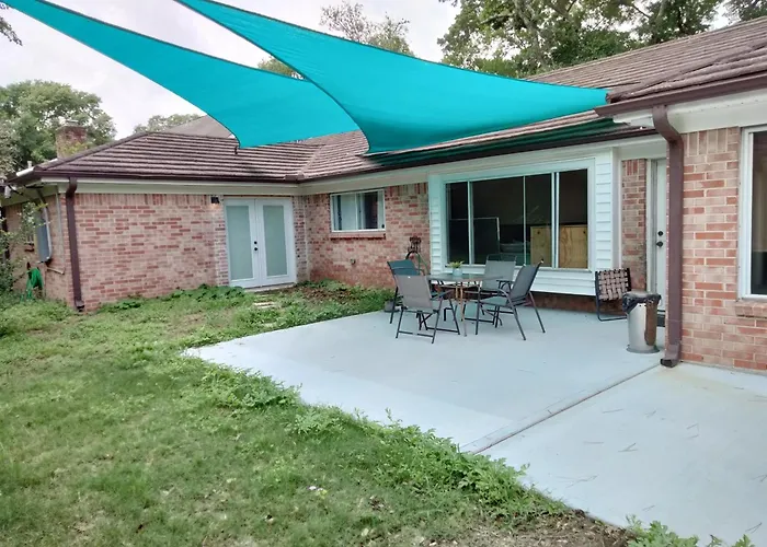 The Art Abbey Bed & Breakfast Houston