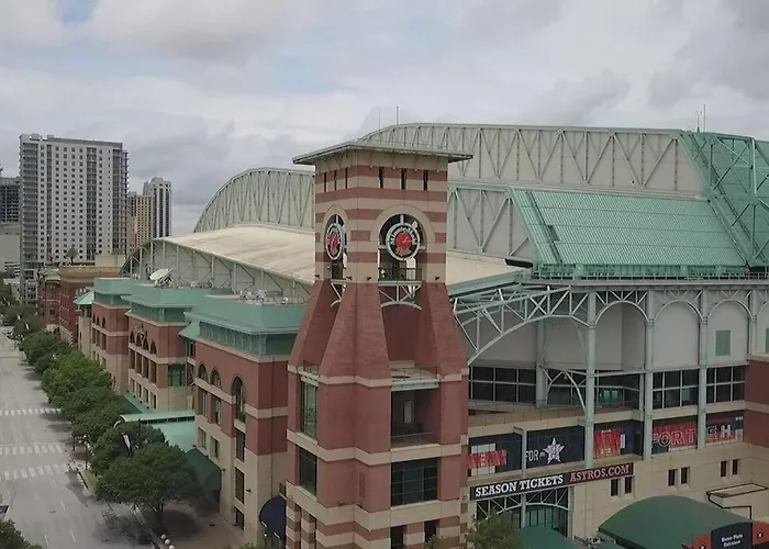 U3 Penthouse Houstonw Car Astros W Skyline-View Apartment
