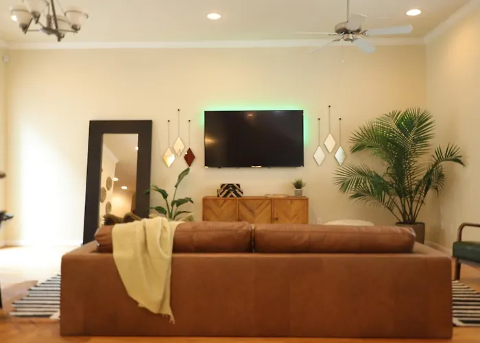 3 Bdrm 3 Ba Townhome Centrally Located Houston