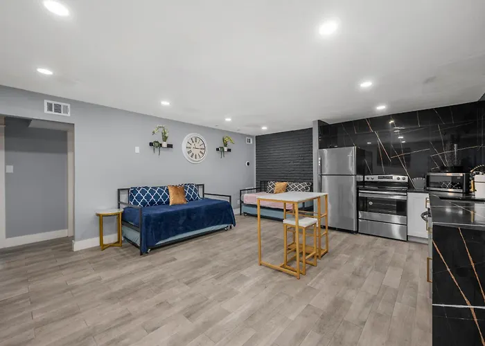 Modern Heights Apartment With Pool Houston