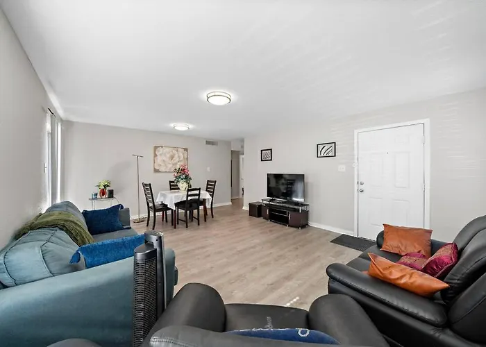 Cozy, Dedicated Workspace, Fast Wi-Fi Apartment Houston