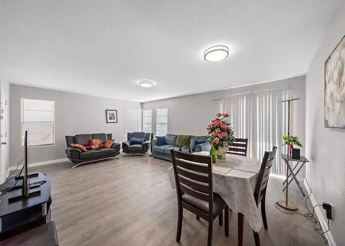 Cozy, Dedicated Workspace, Fast Wi-Fi Apartment Houston