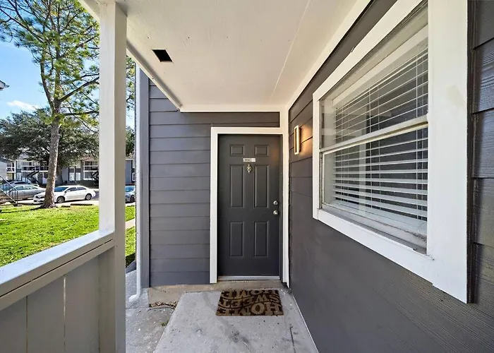 Cozy, Dedicated Workspace, Fast Wi-Fi Apartment Houston