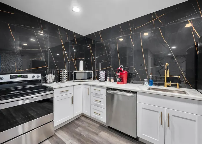 Stylish 2-Br Getaway In Heights With Pool Apartment Houston