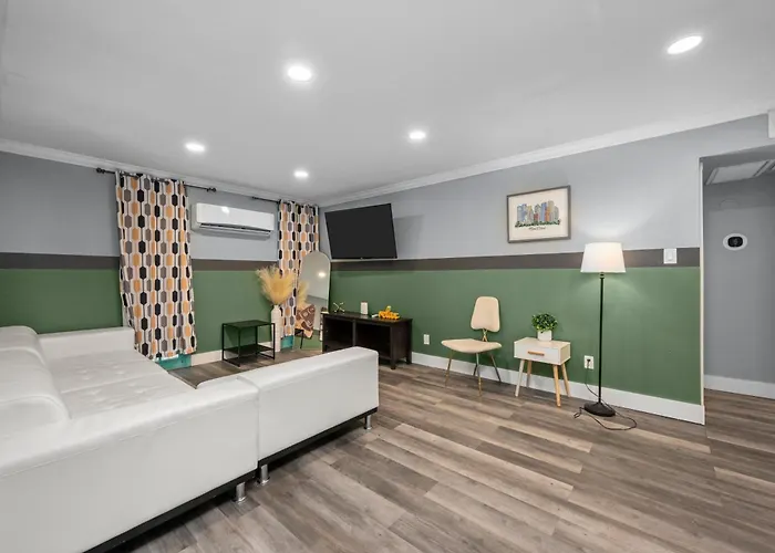 2Br Montrose Comfort With Free Park Houston