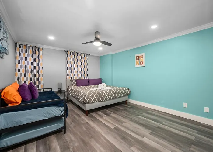 2Br Montrose Comfort With Free Park Houston