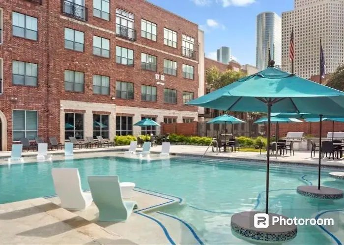 A Downright Downtown Delite Apartment Houston