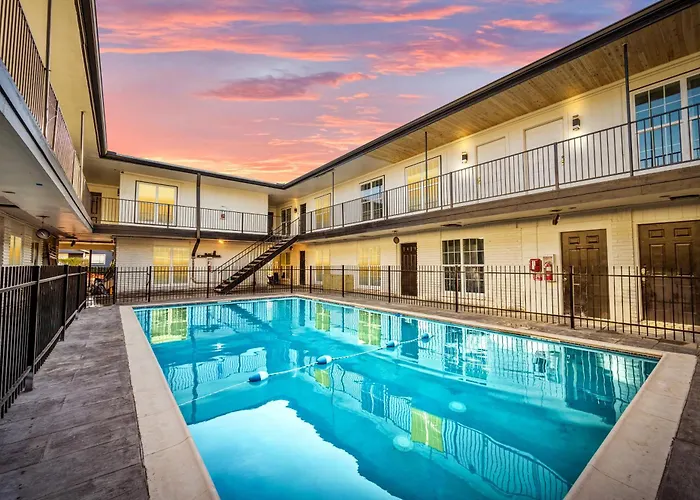 Heights 1Br Chic Apt With King Bed & Pool Houston