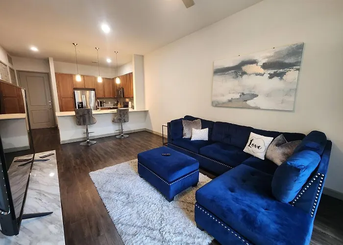 Elite Downtown Poolside Oasis Apartment Houston