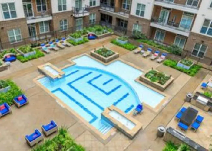 Elite Downtown Poolside Oasis Apartment Houston