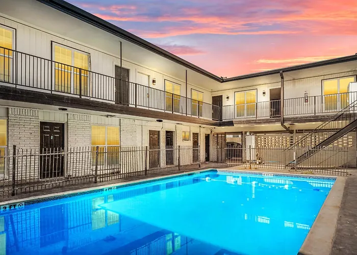 Central Heights 2Br Oasis With Pool & Free Park Houston