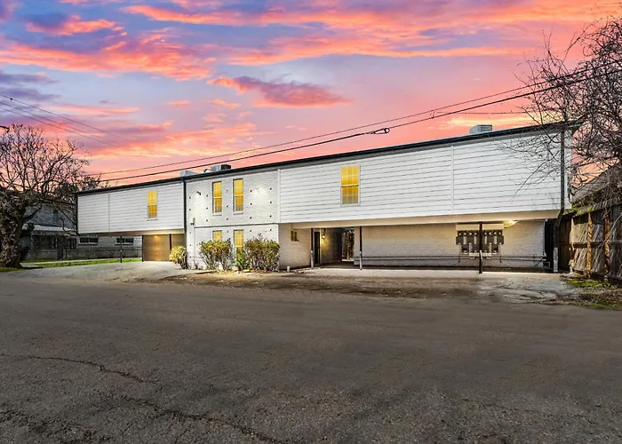 Central Heights 2Br Oasis With Pool & Free Park Houston