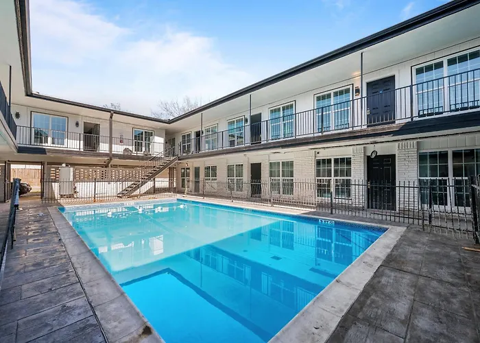 Central Heights 2Br Oasis With Pool & Free Park Houston