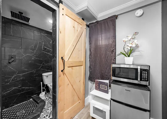 Charming Urban Studio Near Rice University & Museum District Houston