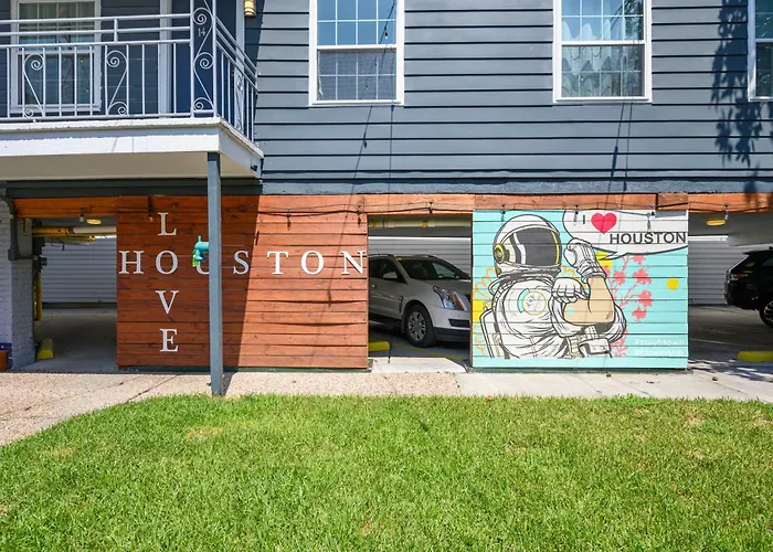 Lovely Montrose 3Br Apt With Fast Wi-Fi & Free Park Houston