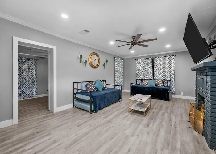 Modern & Spacious 3Br Retreat On Prime Location Houston