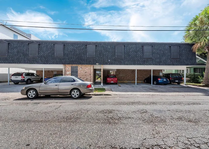 Bright & Airy Apt Close To Everything With Free Park Houston