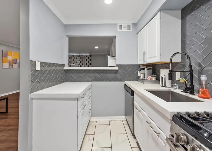 Montrose Modern Gem With Fast Wi-Fi & Free Park Apartment Houston